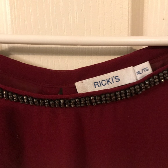 Festive top. - Picture 1 of 8